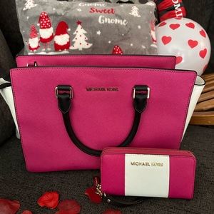 Michael kors purse and matching wallet good condition inside and out